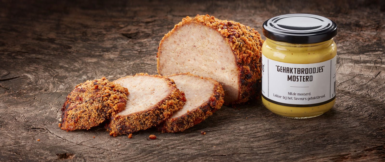 Gehaktbrood met krokante korst en een pot mosterd
