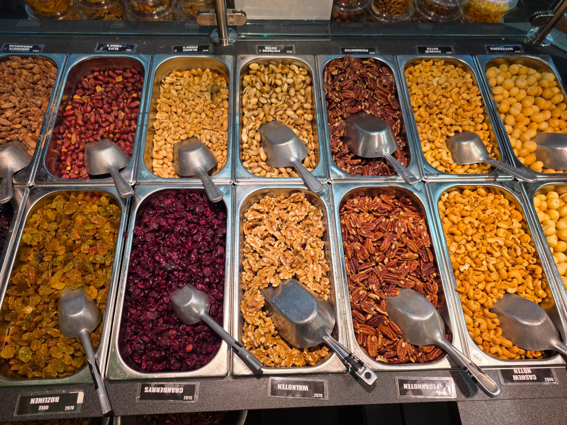 Losse noten en zuidvruchten: pinda's, pistache, pecan, cashew, macadamia, walnoten, cranberry's en rozijnen