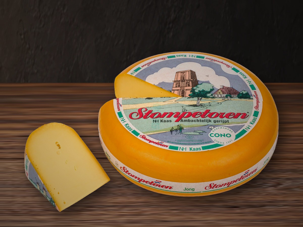 Stompetoren jonge kaas met herkenbaar etiket